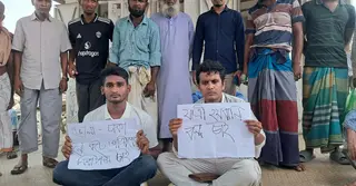 ভোলা-ঢাকা নৌরুটে যাত্রী হয়রানি বন্ধে ১৪ দফা দাবি, দুই যুবকের অবস্থান কর্মসূচি